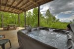 Eagles View - Lower Level Patio Hot Tub 